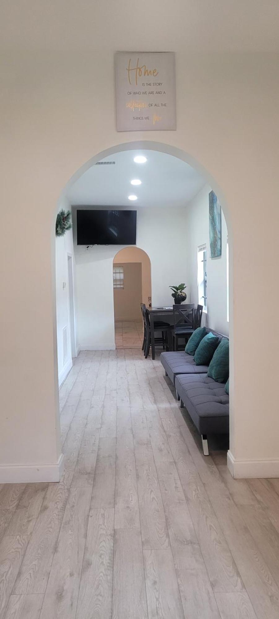 Large, Central, Lovely & Cozy 4Bed/2Bath - House By Everbank Stadium แจ็กสันวิลล์ ภายนอก รูปภาพ