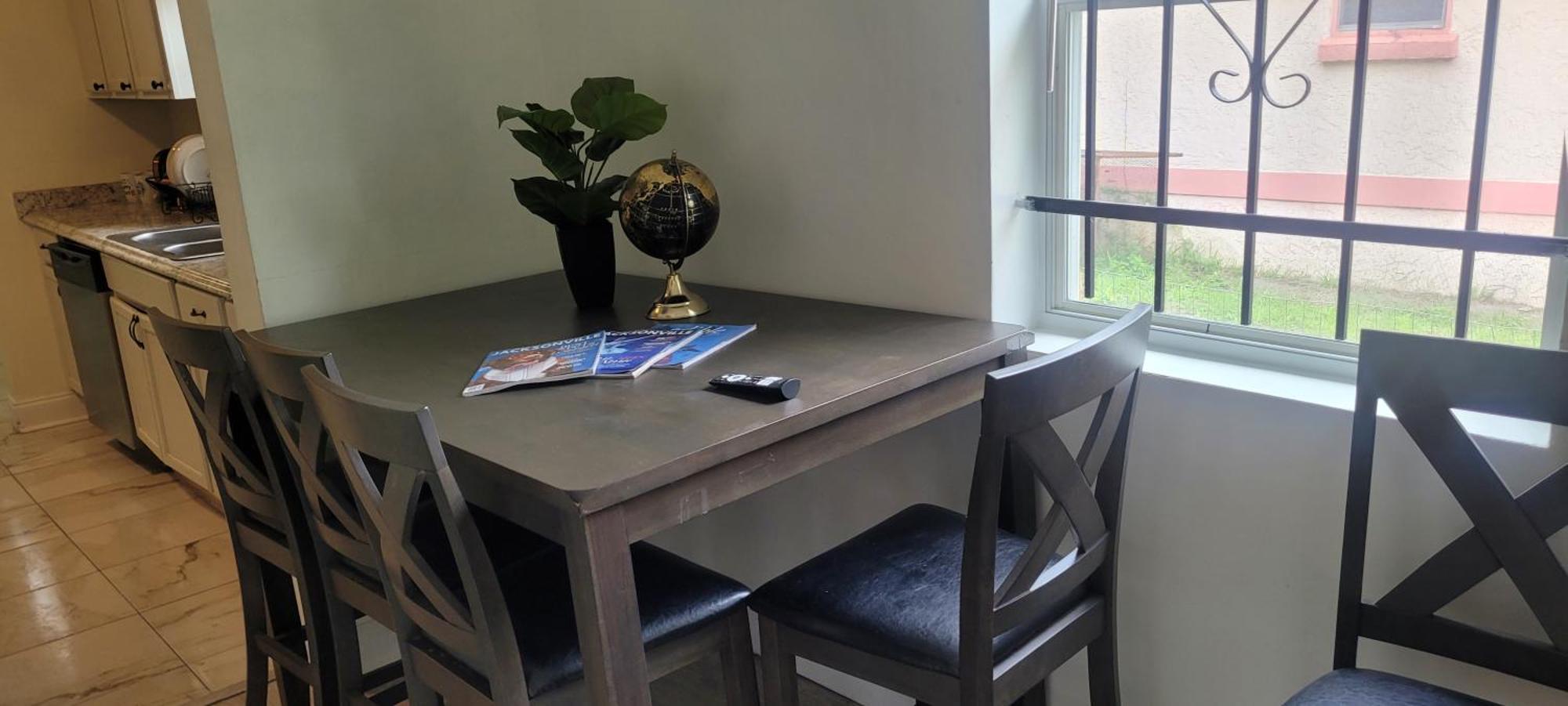 Large, Central, Lovely & Cozy 4Bed/2Bath - House By Everbank Stadium แจ็กสันวิลล์ ภายนอก รูปภาพ
