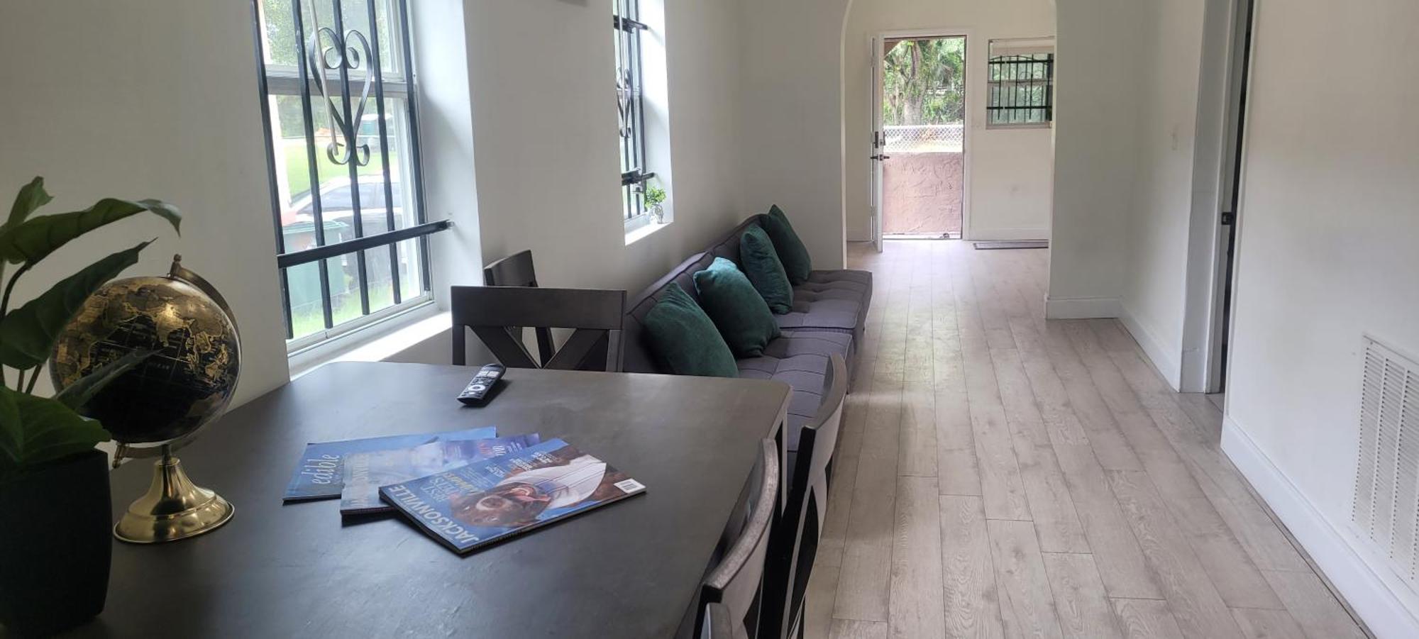 Large, Central, Lovely & Cozy 4Bed/2Bath - House By Everbank Stadium แจ็กสันวิลล์ ภายนอก รูปภาพ
