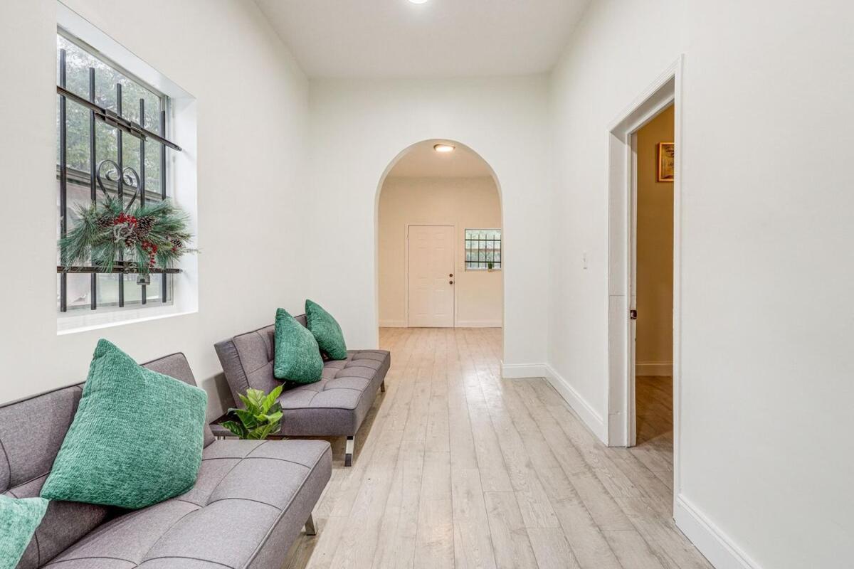 Large, Central, Lovely & Cozy 4Bed/2Bath - House By Everbank Stadium แจ็กสันวิลล์ ภายนอก รูปภาพ